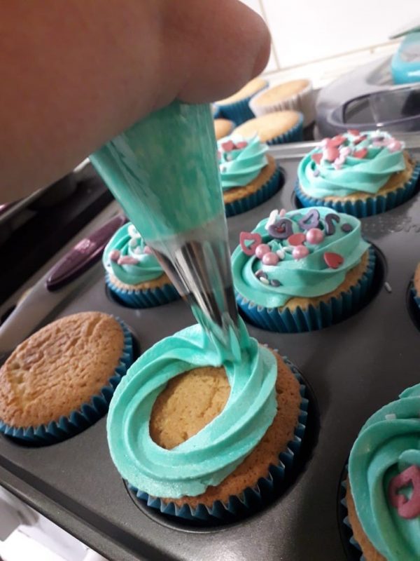 10donnascakedecoratingsupplies-icing-3