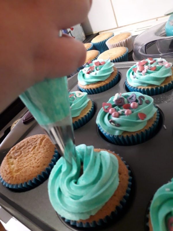 11donnascakedecoatingsupplies-icing-4