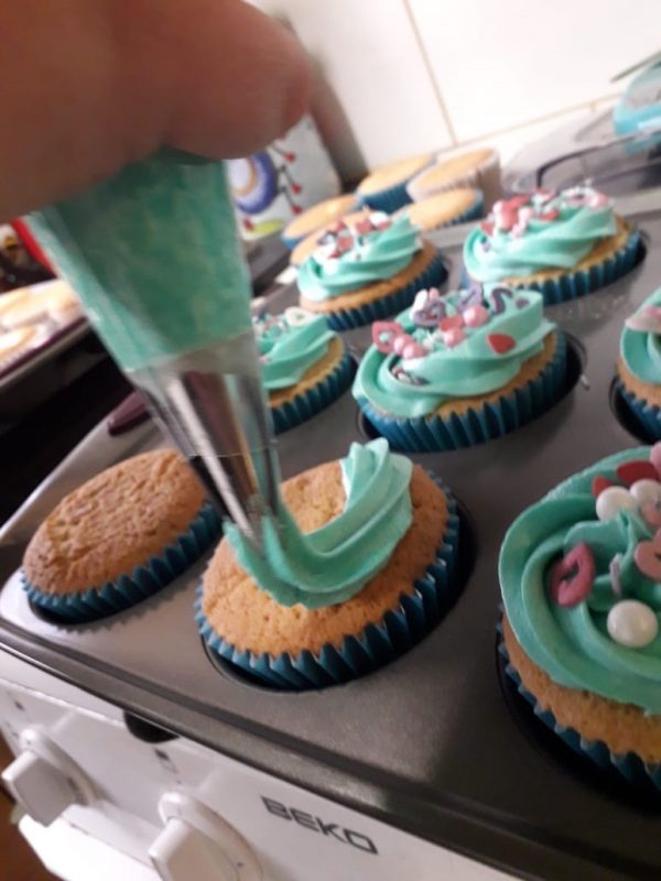 9donnascakedecoratingsupplies-icing-2